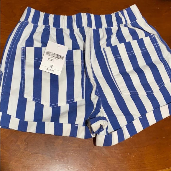 Striped shorts - Picture 3 of 3